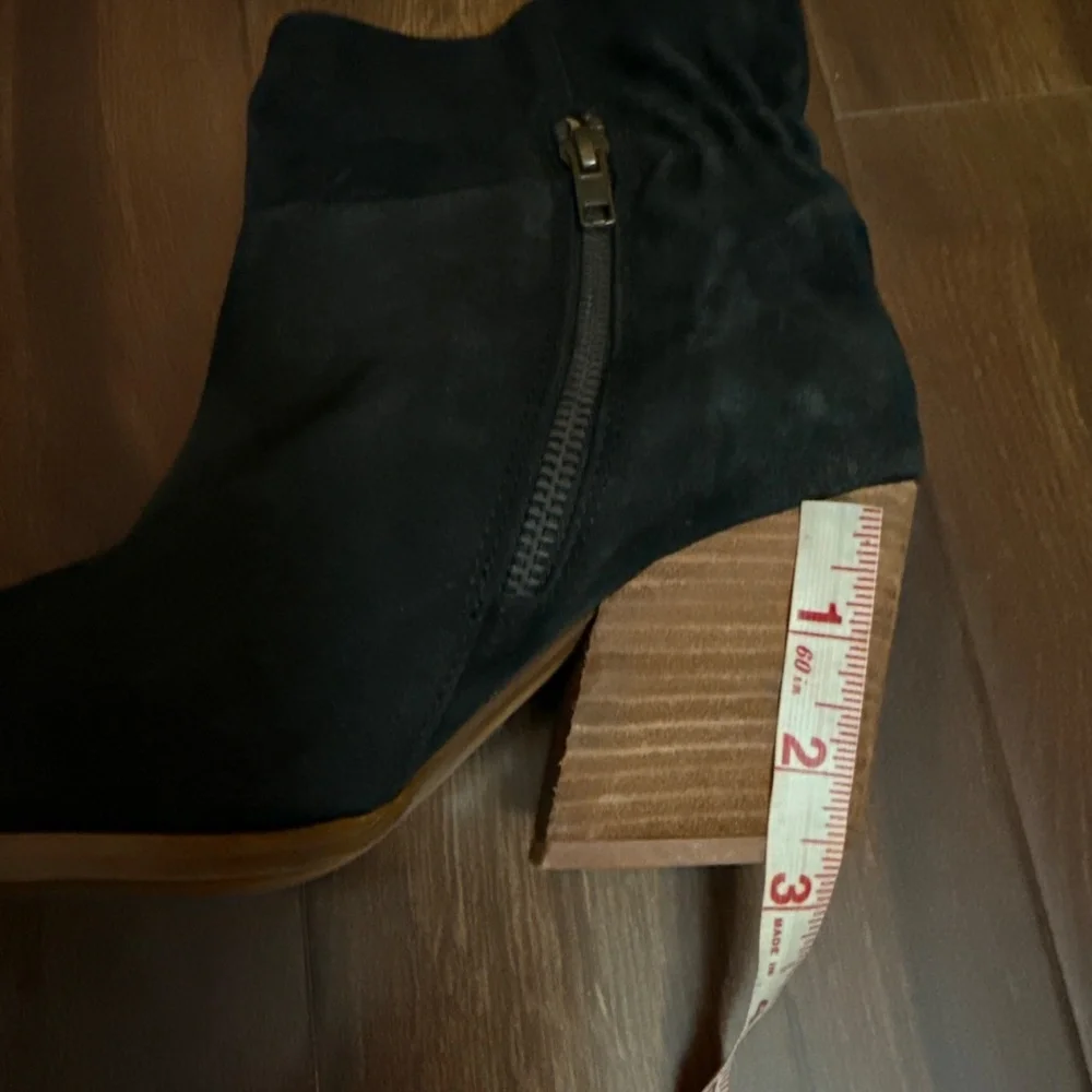 GARNET HILL Suede Black Boots Size 8